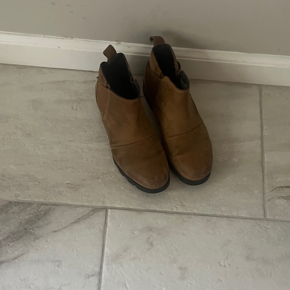 Sorel women’s  Tan  Boots